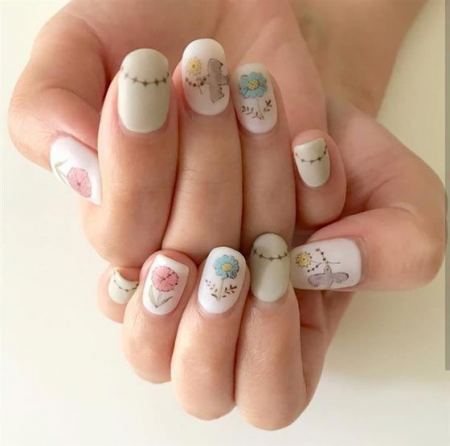 تصاميم رقيقة وناعمة لرسومات أظافر رائعة لفتاة كورية.. صور